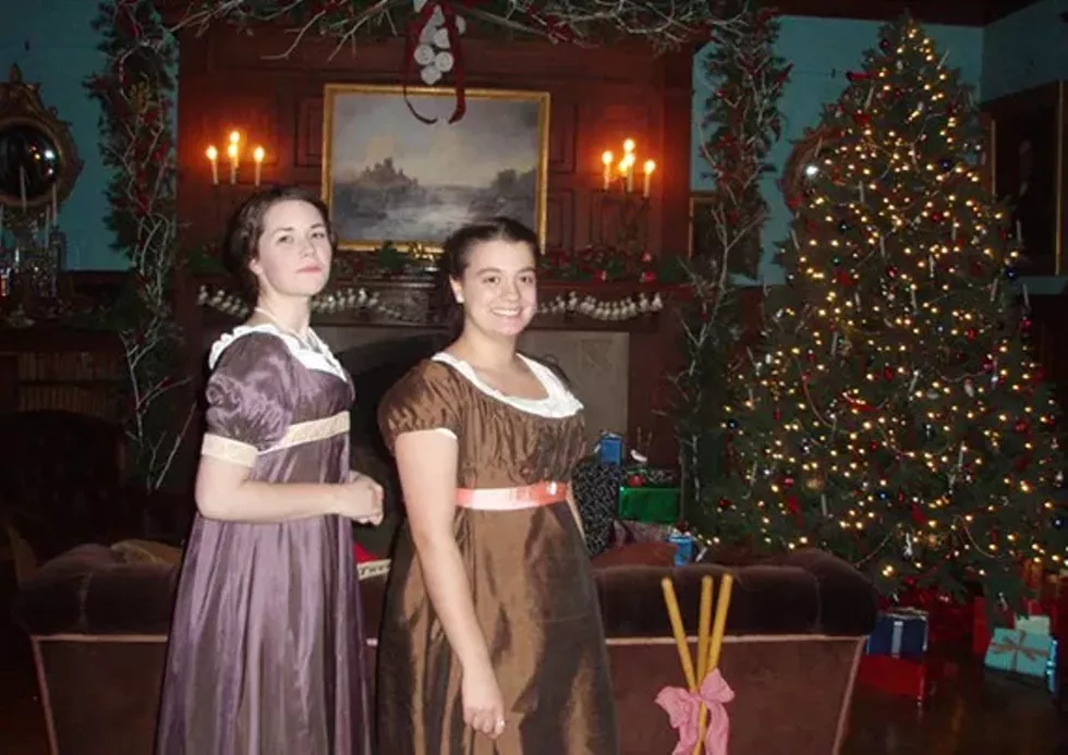 00a43630_caitlin_and_sarah.webp