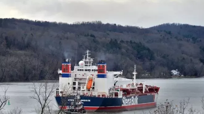 Image: Crude Oil on the Hudson