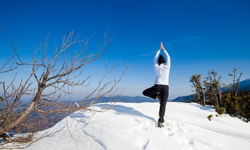 df342678_beginners_yoga_in_the_snow_pic.jpg