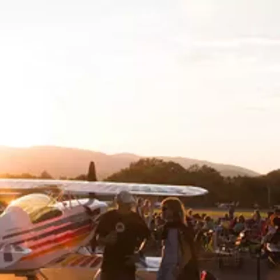0bb9b798_movieattheairport200x200.webp