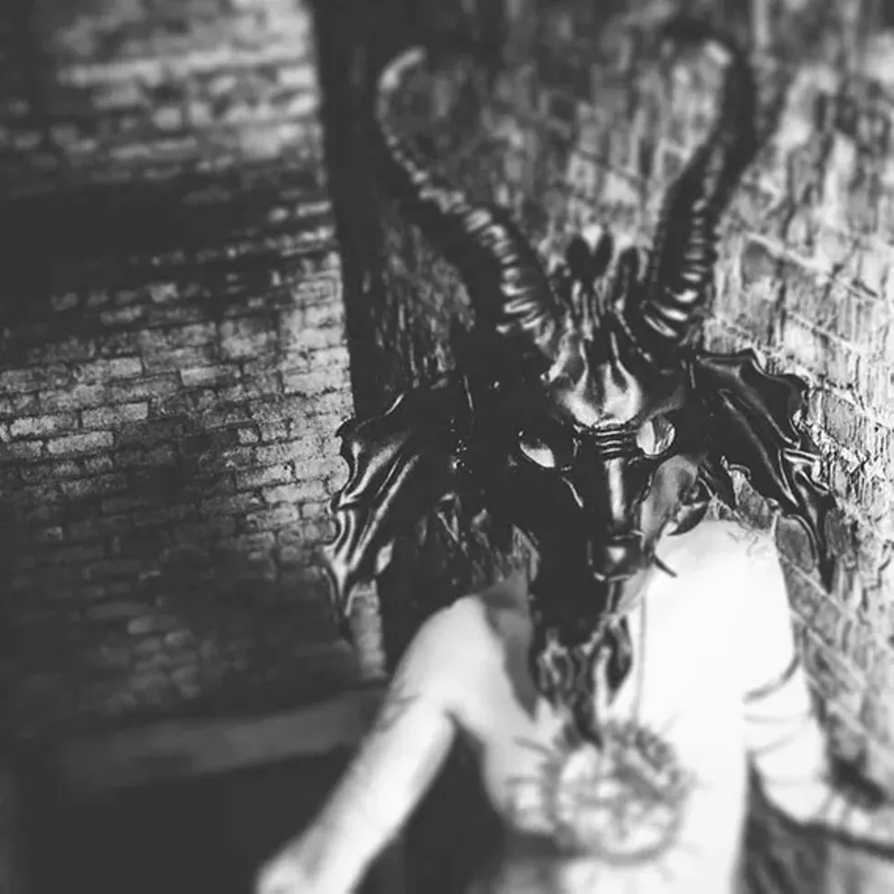 c7a1dd43_barbara_d_mask.webp