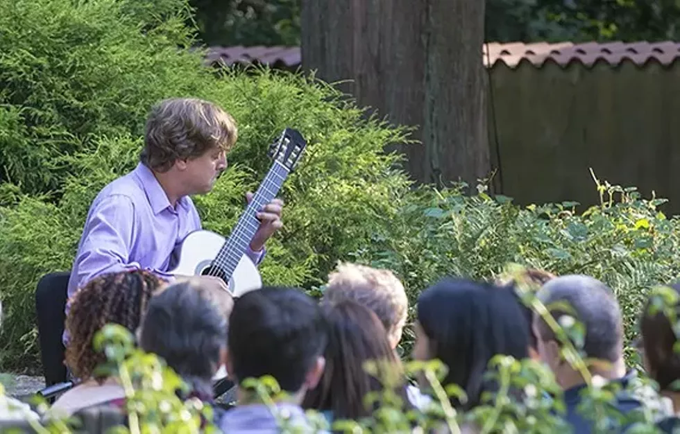 009af32f_170727_guitar_in_the_garden_jason_vieaux_gabe_palacio_610x390.webp