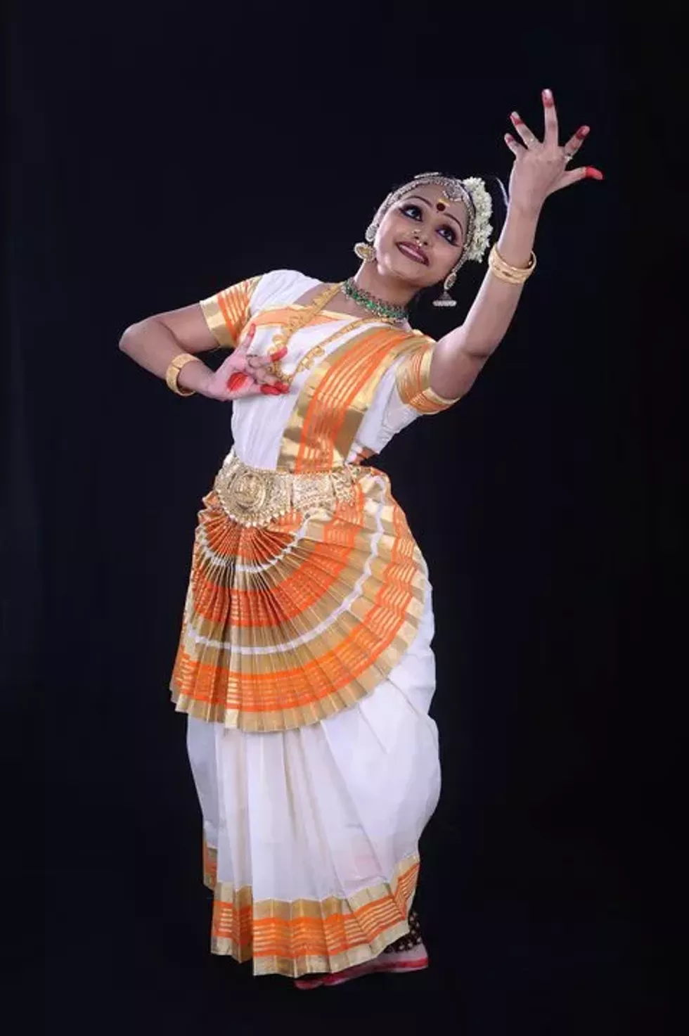 eec610df_mohiniyattom_performance.webp