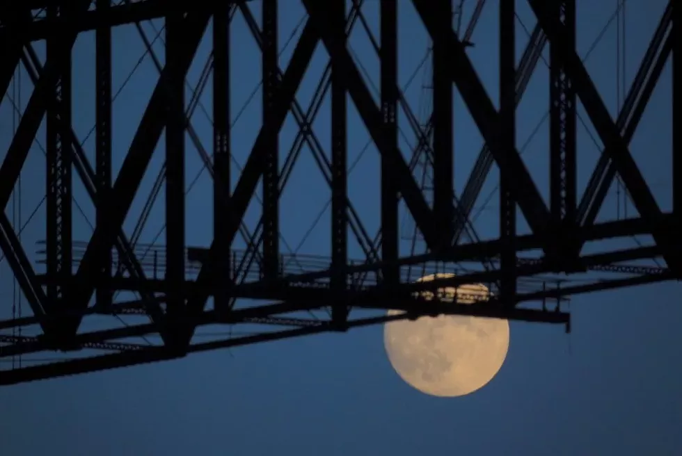 moon-under-the-walkway_jeff-anzevino-e1522773075802.webp