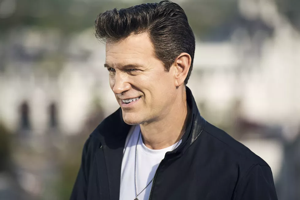 chris-isaak-promo-1.webp