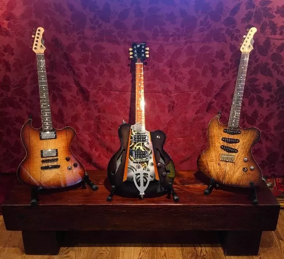 cue_gerard_guitars.webp