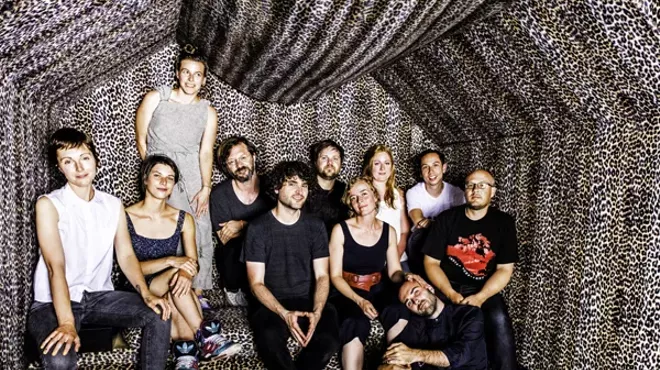 Image: POLI&Ccedil;A/s t a r g a z e