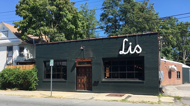 Lis Bar Now Open
