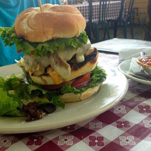 A Burger to Remember at Max's Memphis BBQ in Red Hook