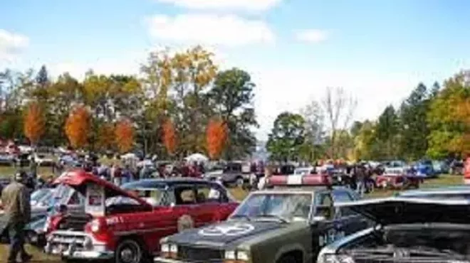 Image: A Gathering of Old Cars