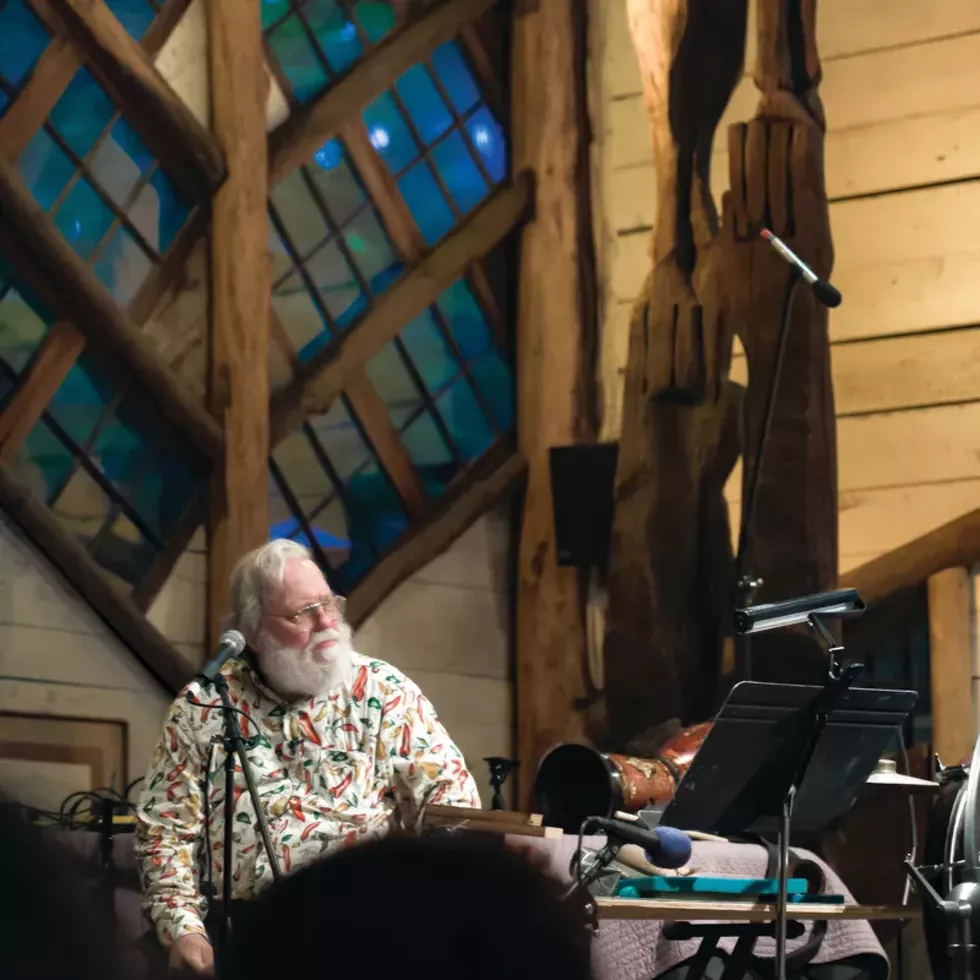guide_--_peter_schickele_at_maverick_concert_hall___2008_--_credit_john_kleinhans-topaz-standard-2x__1_.webp