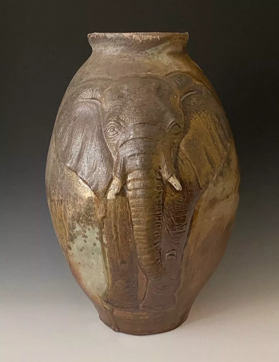 eileensackman_african_elephant_vase_.webp