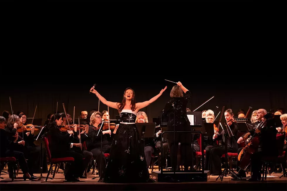 Lindsay O'Neil singing with the Northern Dutchess Symphony Orchestra