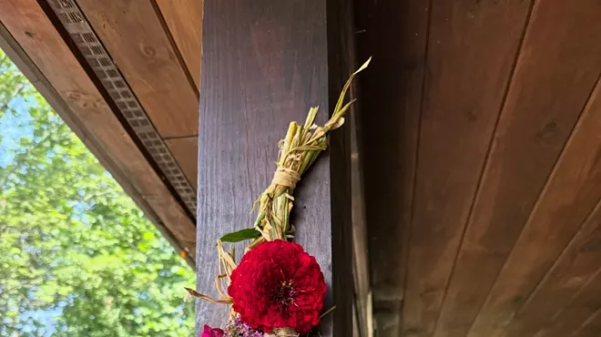 Image: Garlic and Flower Braiding Picnic