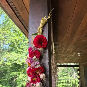 Image: Garlic and Flower Braiding Picnic