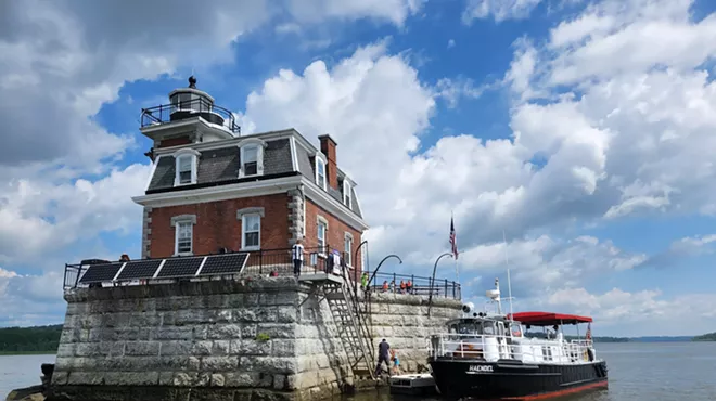 Image: HUDSON-ATHENS LIGHTHOUSE TOURS - End of Season Tours