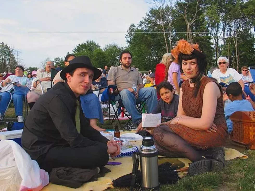Spend a beautiful and relaxing evening on the banks of the Hudson River.