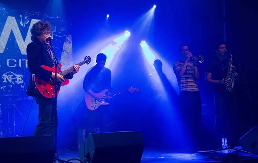 1438845145-dragonfly-13-live-highline-ballroom-nyc-4.webp