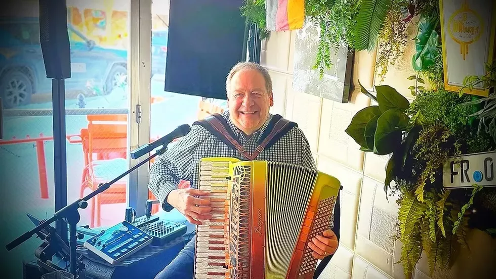 Live German Music with Eric Baal |  Fr&auml;nzel