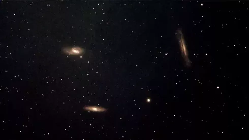 Galaxy triplet in Leo