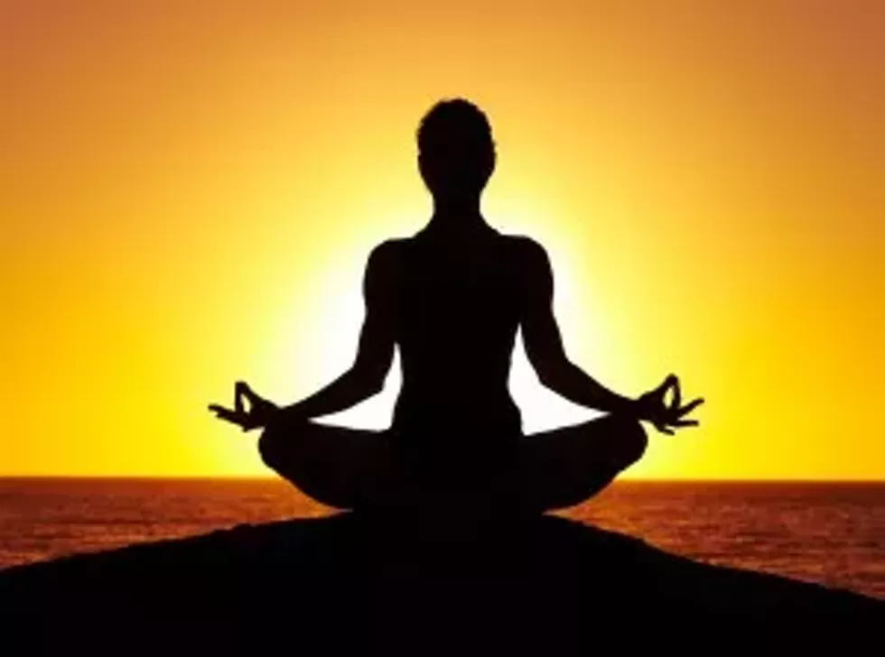 b66fe50a_sunsetyogapose_foto-300x223.webp