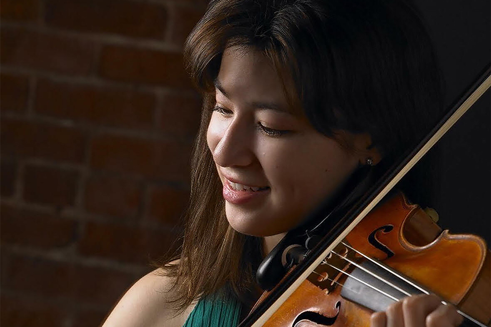 Stephanie Zyzak, violin