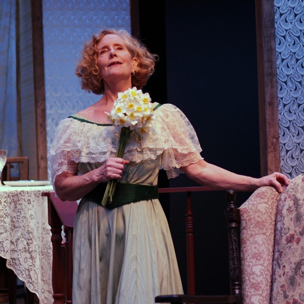 Leigh Strimbeck as Amanda Wingfield in THE GLASS MENAGERIE