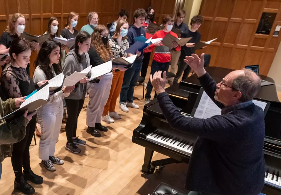 11-19-vassar-college-chamber-singers-1-.webp